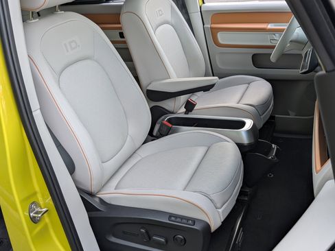 Used 2025 Volkswagen ID. Buzz Pro S Plus RWD image 23