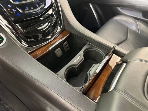 Used 2018 Cadillac Escalade Premium Luxury AWD/4WD image 42