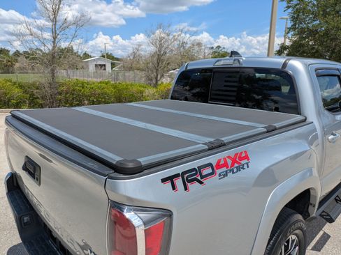 Used 2022 Toyota Tacoma TRD Sport w/ TRD Premium Sport Package AWD/4WD image 15