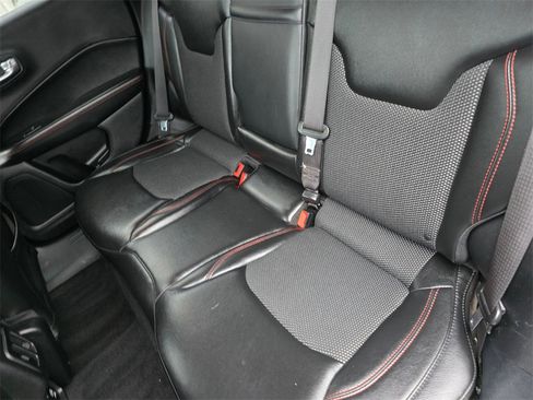 Used 2018 Jeep Compass Trailhawk image 19