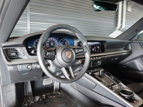 Used 2025 Porsche 911 Carrera image 4