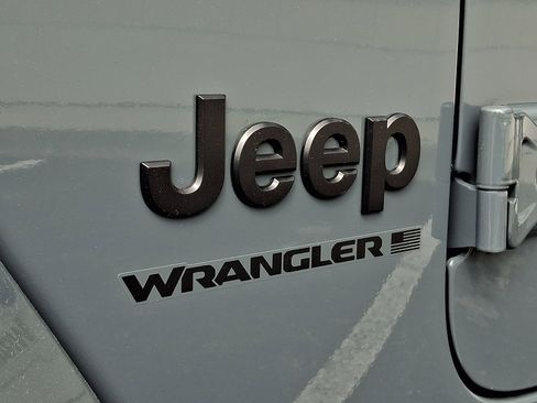 New 2026 Jeep Wrangler Unlimited Sahara AWD/4WD image 18