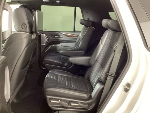 Used 2023 Cadillac Escalade Sport Platinum w/ LPO, ONYX Package AWD/4WD image 14