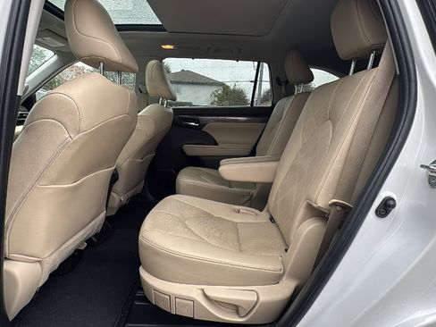 Used 2022 Toyota Highlander Platinum image 20