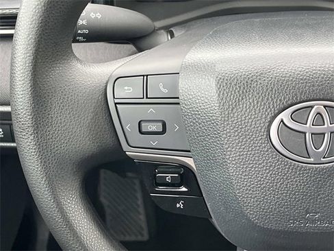 Used 2025 Toyota Camry LE image 17