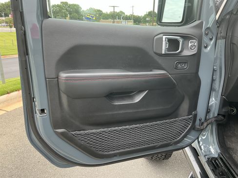 Used 2025 Jeep Gladiator Rubicon AWD/4WD image 14