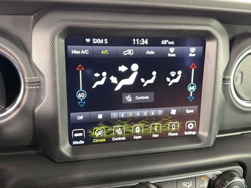 Used 2022 Jeep Wrangler Unlimited Sahara w/ Cold Weather Group AWD/4WD image 31