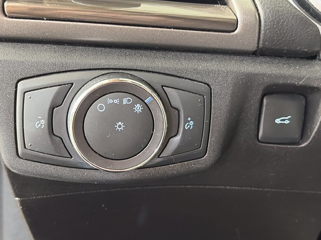 Used 2018 Ford Fusion SE w/ Equipment Group 602A FWD image 24