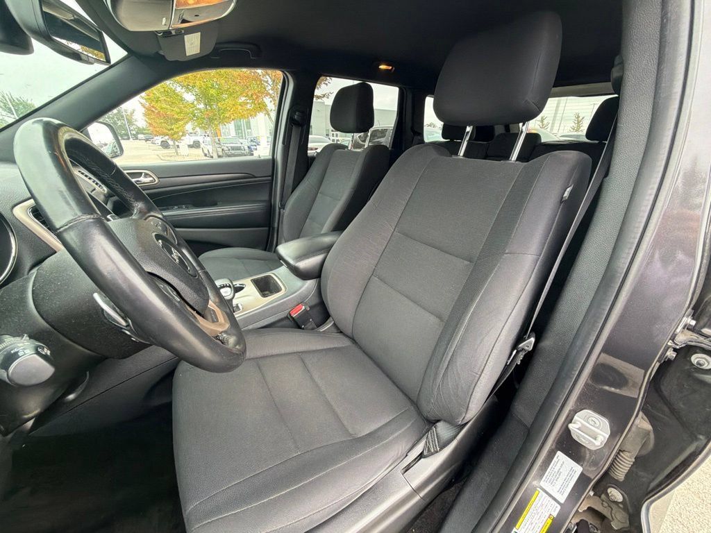 Used 2015 Jeep Grand Cherokee Laredo w/ Quick Order Package 23E AWD/4WD image 9