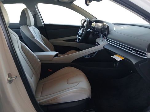 New 2025 Hyundai Elantra Limited image 15