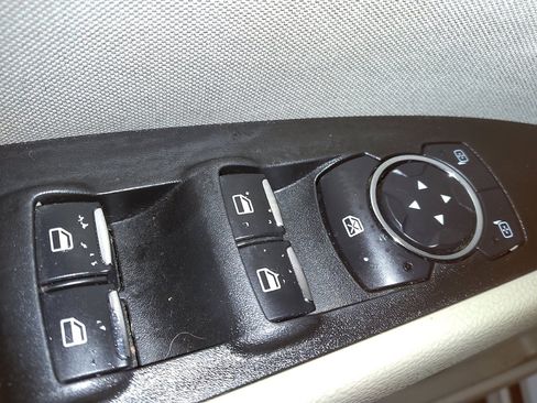 Used 2020 Ford Fusion SE image 27