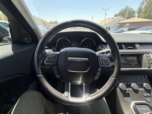 Used 2018 Land Rover Range Rover Evoque SE AWD/4WD image 12