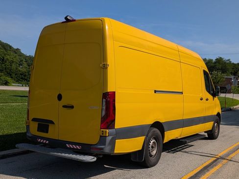 Used 2021 Mercedes-Benz Sprinter 2500 w/ Acoustic Package image 3