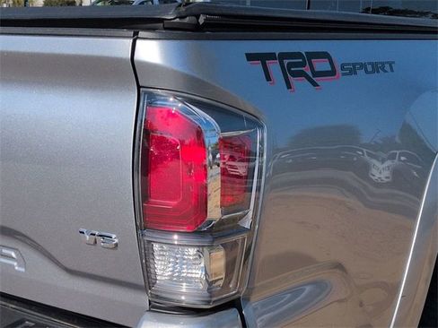 Used 2023 Toyota Tacoma TRD Sport image 12
