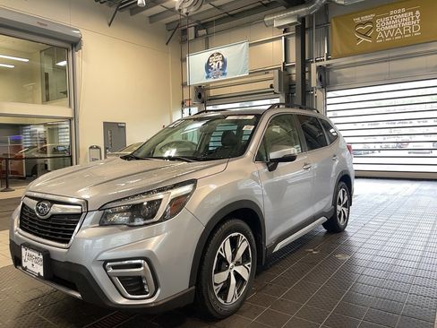 Used 2021 Subaru Forester Touring image 3