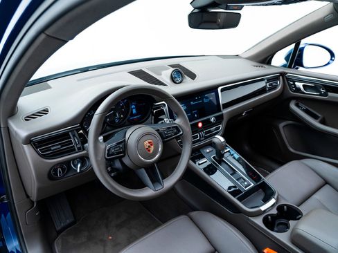 Used 2025 Porsche Macan image 4