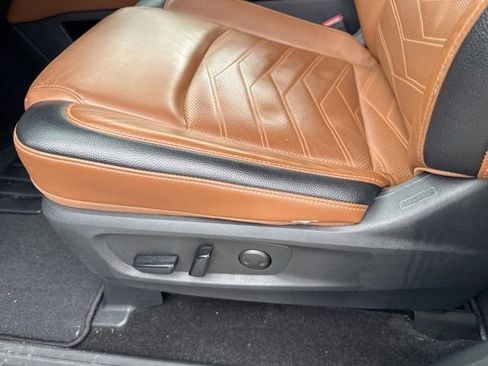 Used 2024 Nissan Pathfinder Platinum FWD image 29
