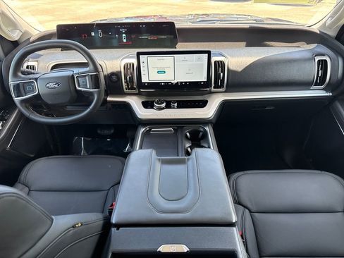 Used 2025 Ford Expedition Active RWD image 6