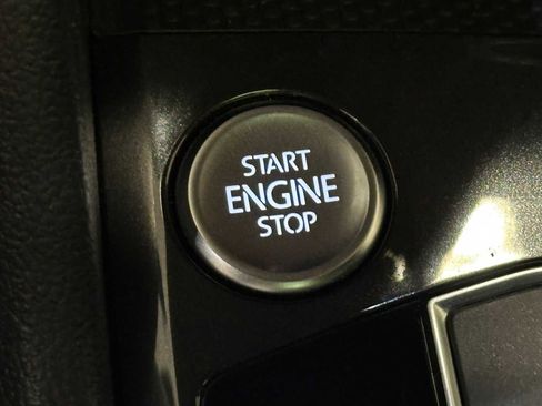 Used 2021 Volkswagen Tiguan SE R-Line image 18