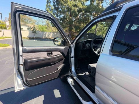 Used 2003 Nissan Pathfinder SE w/ SE Popular Pkg image 15