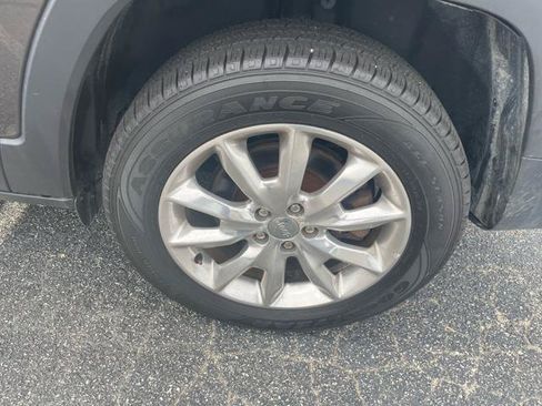 Used 2017 Jeep Cherokee Limited AWD/4WD image 9