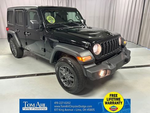 Used 2025 Jeep Wrangler Unlimited Sport AWD/4WD image 1