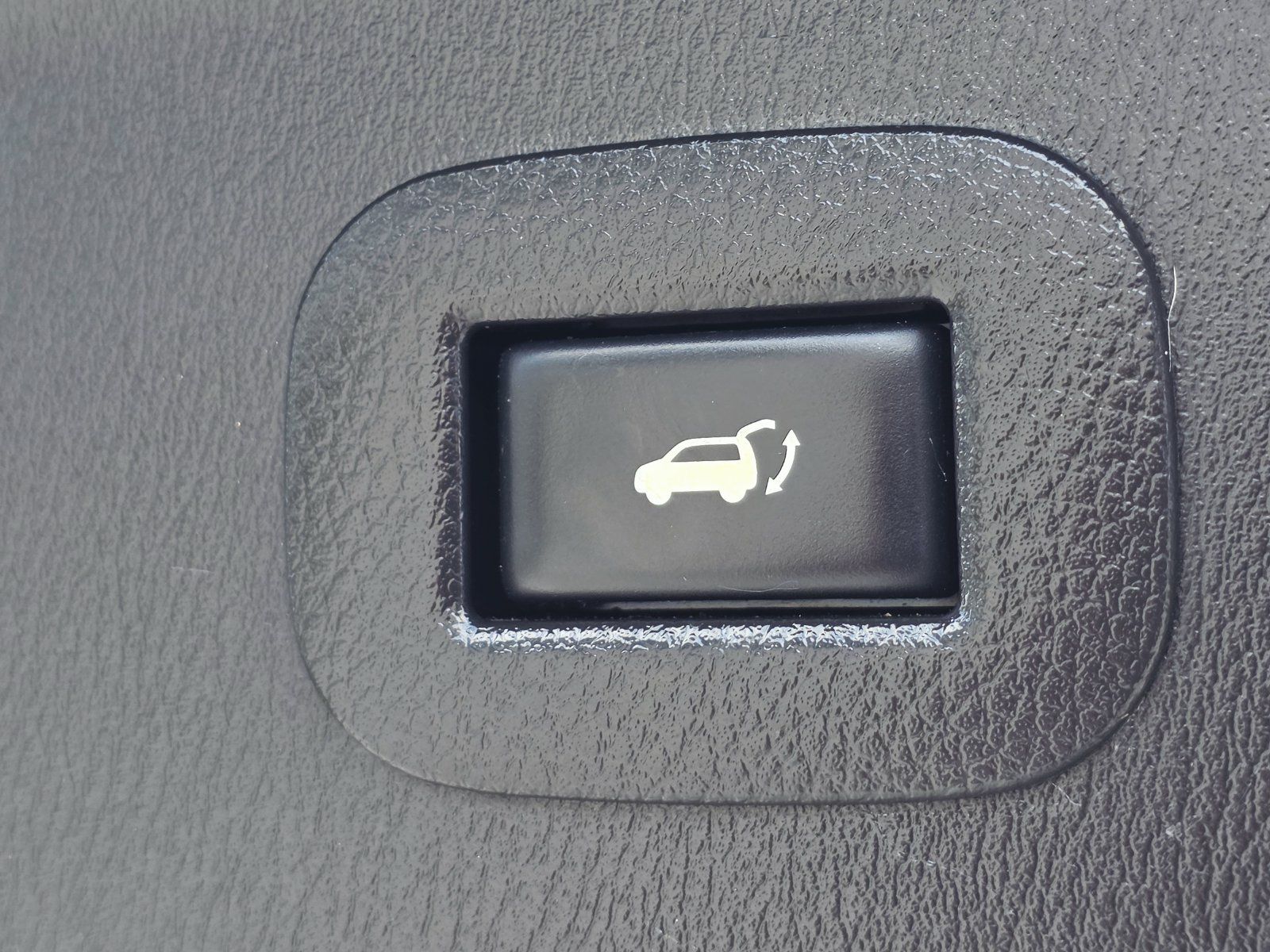 Used 2017 Nissan Armada Platinum RWD image 22