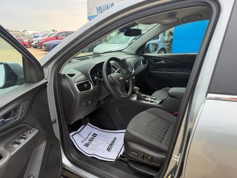 Used 2024 Chevrolet Equinox LT FWD image 16