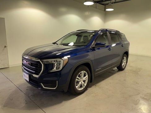 Certified 2023 GMC Terrain SLE w/ Driver Convenience Package image 3