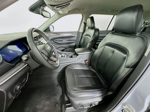 Used 2023 Jeep Grand Cherokee L Limited image 13