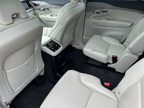 Certified 2023 Volvo XC90 T8 Plus AWD/4WD image 13