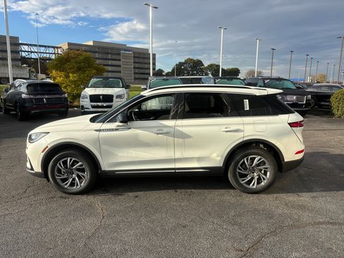 New 2026 Lincoln Corsair Premiere image 4