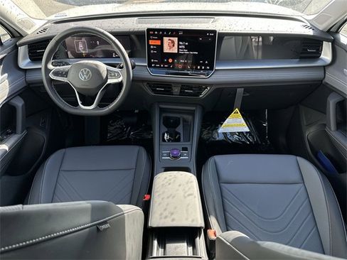 New 2025 Volkswagen Tiguan SE image 20