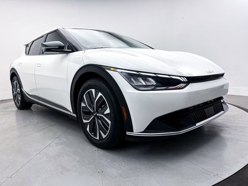 Used 2023 Kia EV6 Light image 9