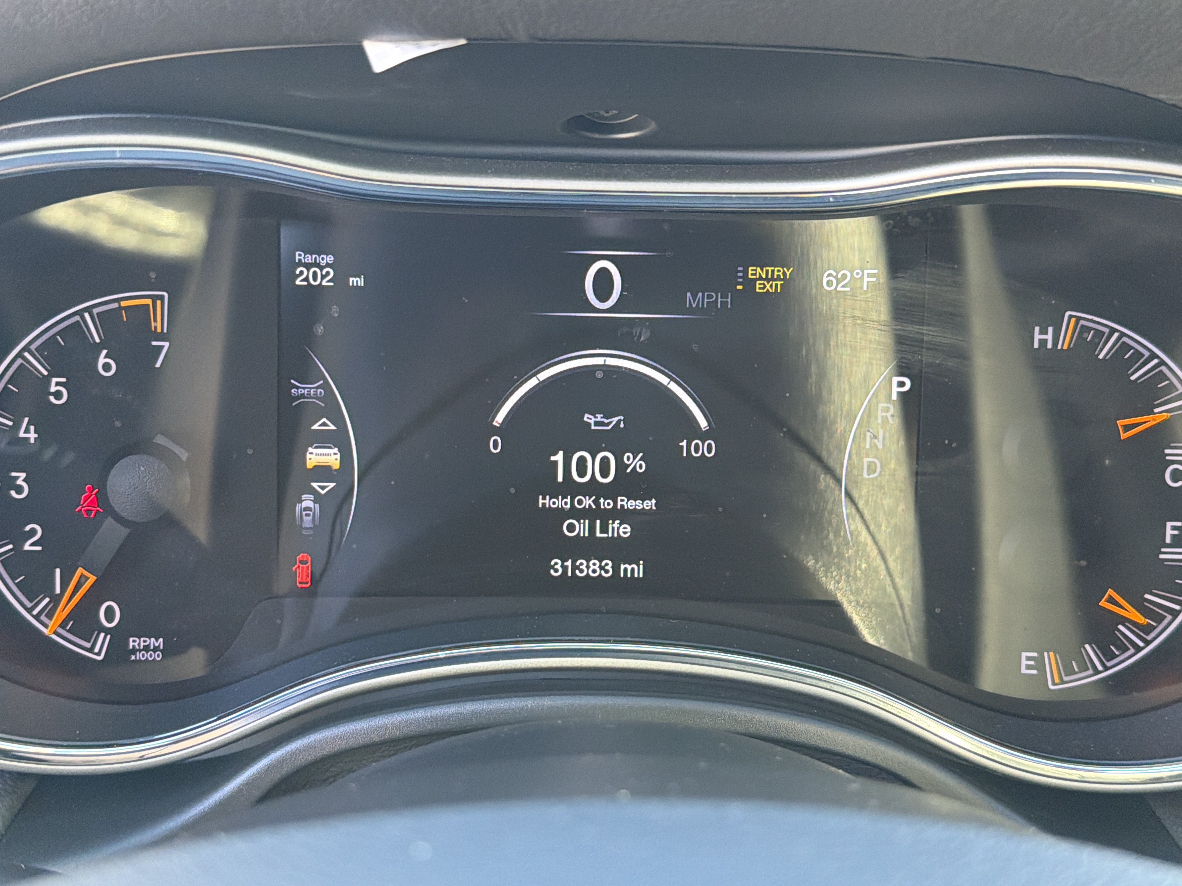 Used 2020 Jeep Grand Cherokee Overland AWD/4WD image 21