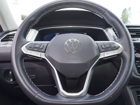 Used 2022 Volkswagen Tiguan SE FWD image 22