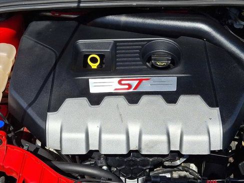 Used 2016 Ford Focus ST w/ Equipment Group 402A FWD image 31