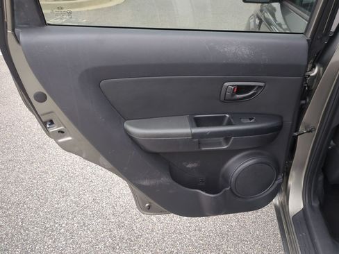 Used 2013 Kia Soul FWD image 26