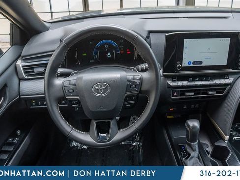 Used 2025 Toyota Camry SE FWD image 6