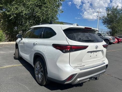Used 2022 Toyota Highlander Platinum FWD image 13