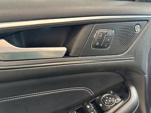Used 2020 Ford Edge Titanium AWD/4WD image 12