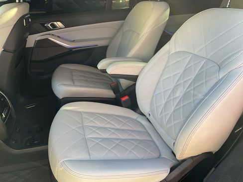 Used 2023 BMW X7 xDrive40i w/ Dynamic Handling Package image 25