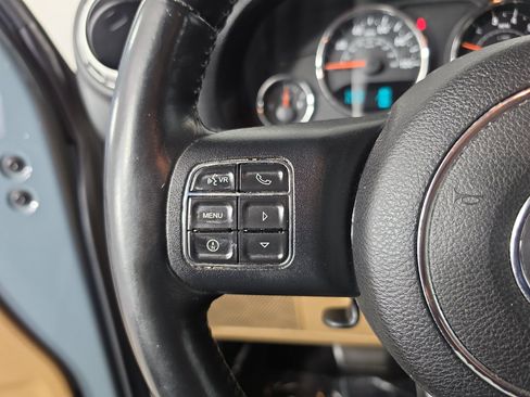 Used 2014 Jeep Wrangler Unlimited Sahara w/ Connectivity Group AWD/4WD image 19