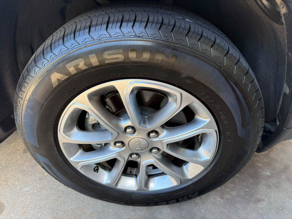 Used 2015 Jeep Grand Cherokee Limited w/ Luxury Group II RWD image 37
