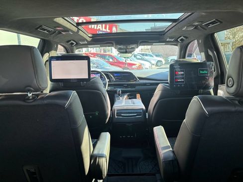 Used 2023 Cadillac Escalade Sport Platinum w/ LPO, ONYX Package AWD/4WD image 18