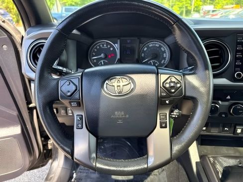 Used 2020 Toyota Tacoma TRD Off-Road w/ TRD Premium Off Road Package AWD/4WD image 23