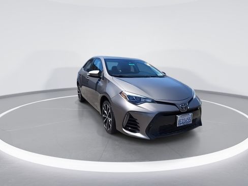Used 2018 Toyota Corolla SE w/ SE Premium Package FWD image 2