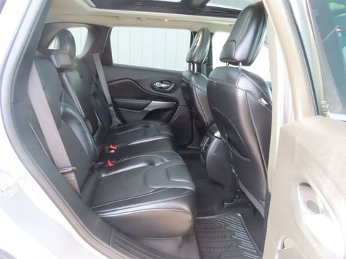 Used 2021 Jeep Cherokee Limited w/ Trailer Tow Group AWD/4WD image 30