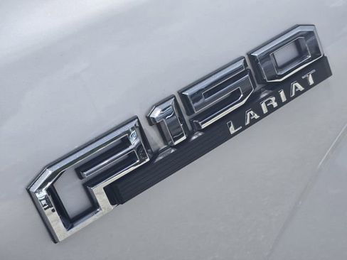 Used 2016 Ford F150 Lariat w/ Equipment Group 502A Luxury RWD image 11