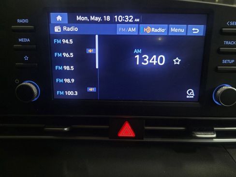 Used 2023 Hyundai Elantra SE w/ Preferred Accessory Package FWD image 25